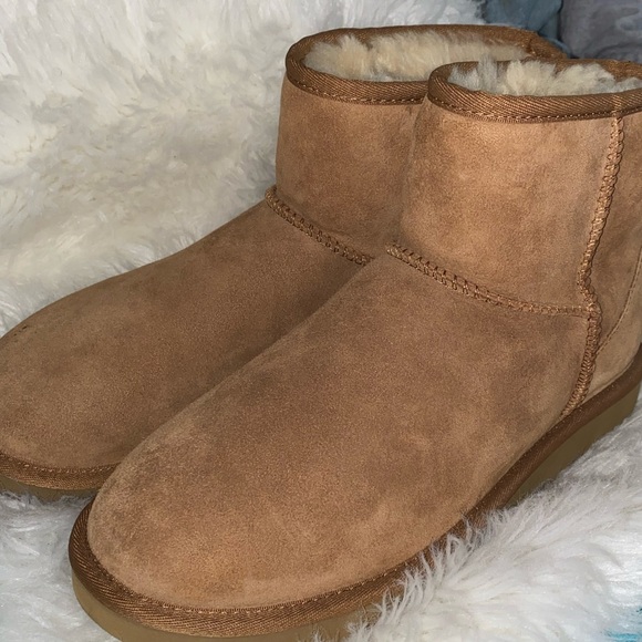 Ugg Classic Mini II Boot in Chestnut Size 10 Women - Picture 1 of 14